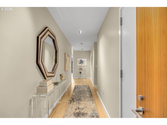 1075 Nw NORTHRUP St 514, Portland, OR 97209