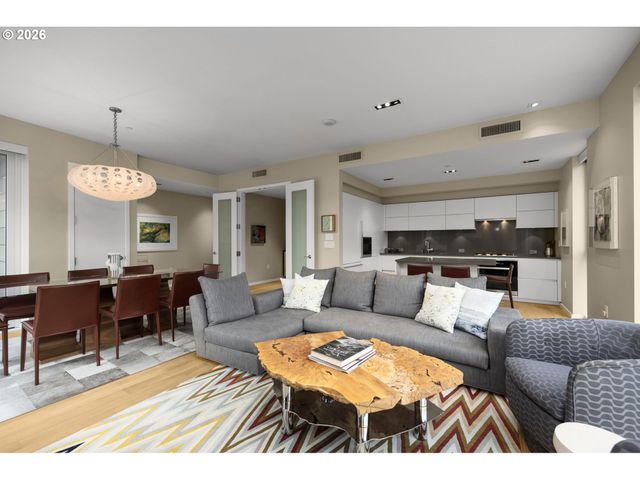 1075 Nw NORTHRUP St 514, Portland, OR 97209