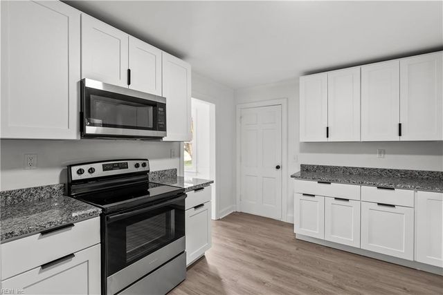 4257 Meadow Wood DR, Chesapeake, VA 23321