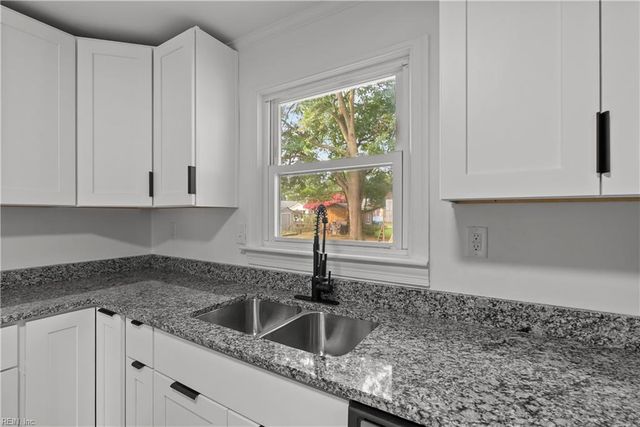 4257 Meadow Wood DR, Chesapeake, VA 23321