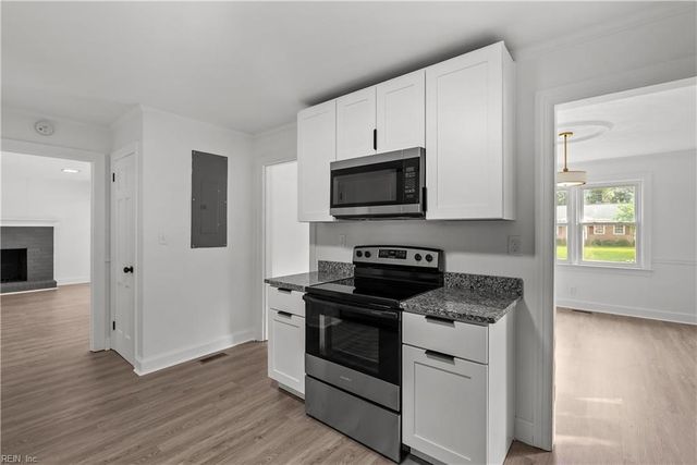 4257 Meadow Wood DR, Chesapeake, VA 23321