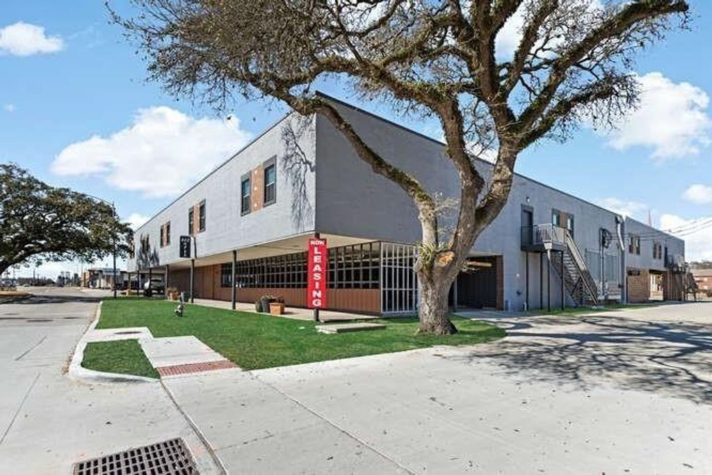 612 W Texas Avenue 204, Baytown, TX 77520