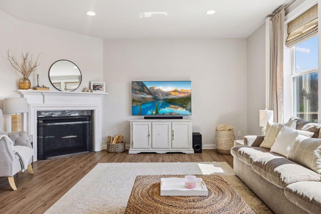 1608 Aspen Drive, Carver, MN 55315