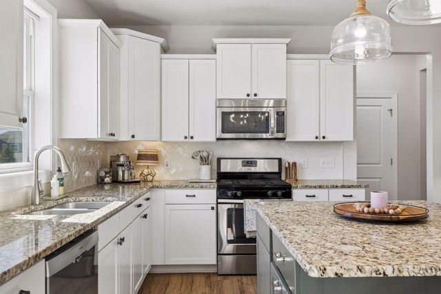 1608 Aspen Drive, Carver, MN 55315