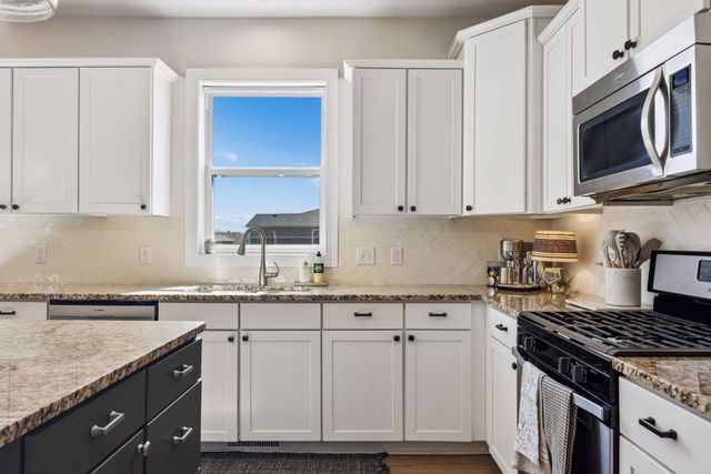 1608 Aspen Drive, Carver, MN 55315