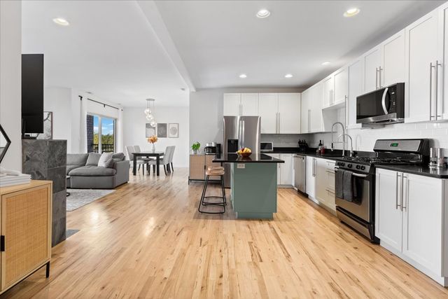 1225 N California Avenue 4C, Chicago, IL 60622