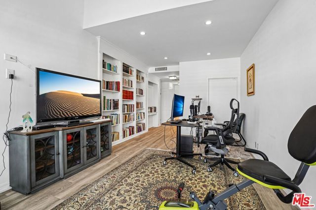 325 N Oakhurst Drive PH2, Beverly Hills, CA 90210