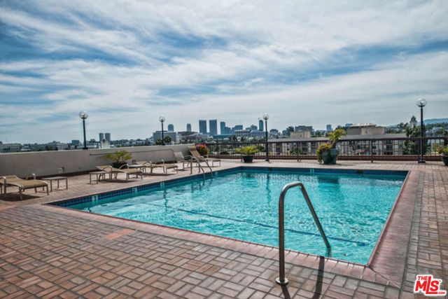 325 N Oakhurst Drive PH2, Beverly Hills, CA 90210