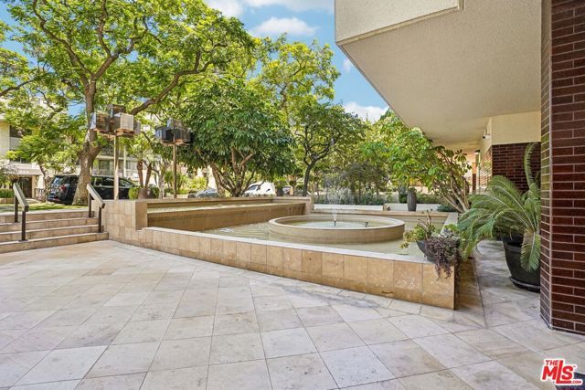 325 N Oakhurst Drive PH2, Beverly Hills, CA 90210