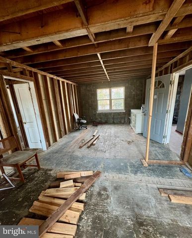 20-22 E BROAD ST, Burlington, NJ 08016