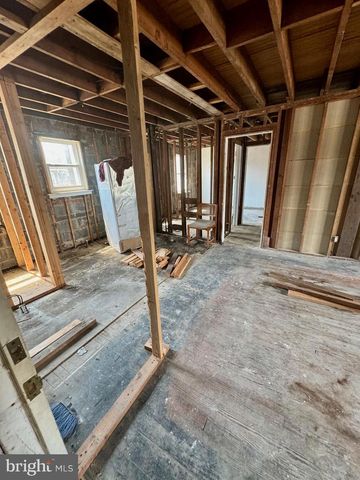 20-22 E BROAD ST, Burlington, NJ 08016