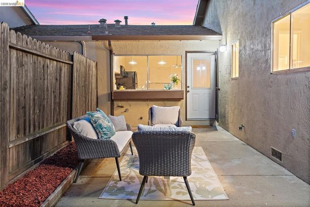 1144 Parkridge Dr, Richmond, CA 94803