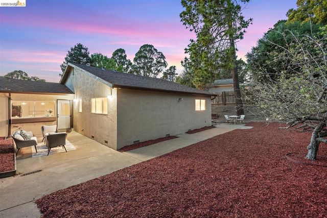 1144 Parkridge Dr, Richmond, CA 94803