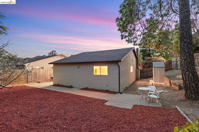 1144 Parkridge Dr, Richmond, CA 94803