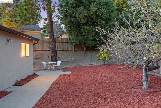 1144 Parkridge Dr, Richmond, CA 94803