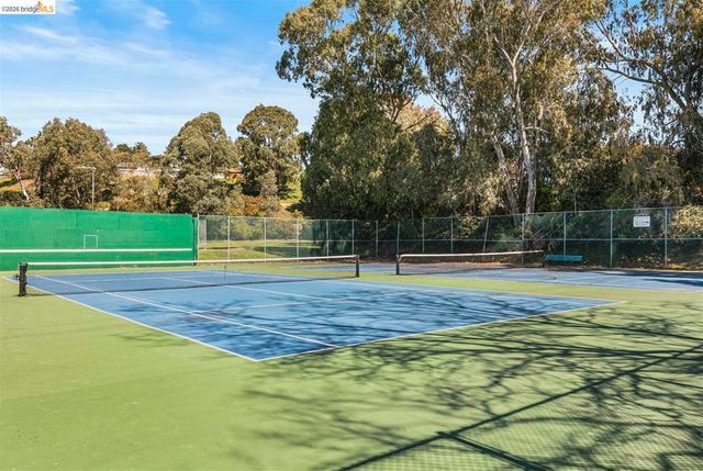 1144 Parkridge Dr, Richmond, CA 94803