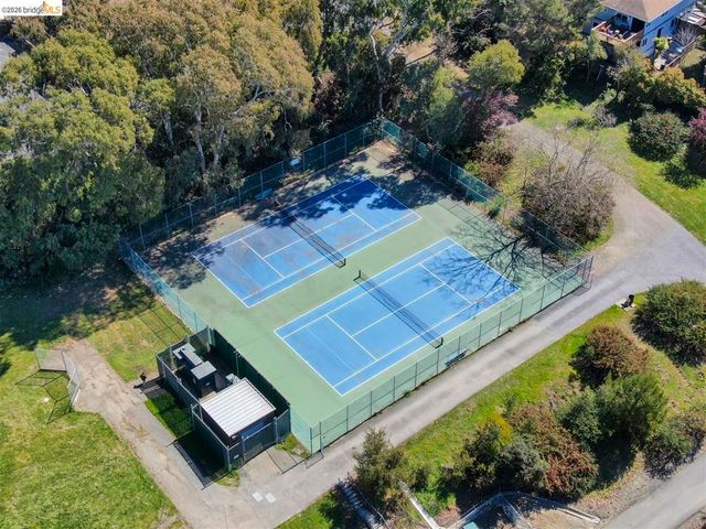 1144 Parkridge Dr, Richmond, CA 94803