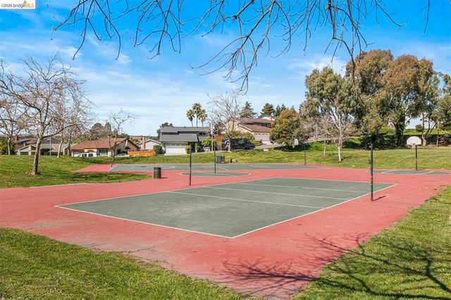 1144 Parkridge Dr, Richmond, CA 94803