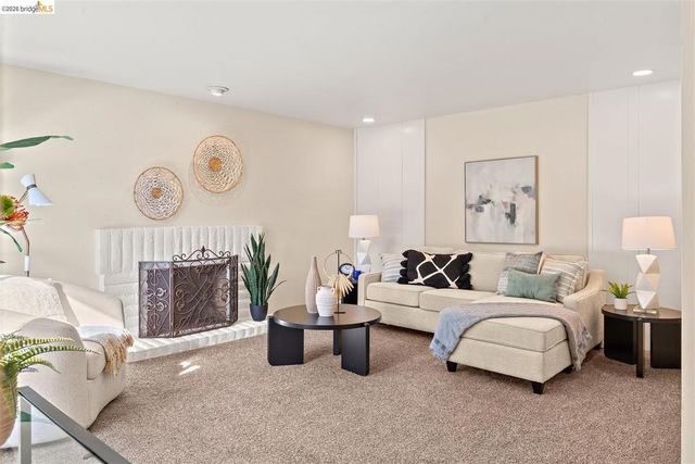 1144 Parkridge Dr, Richmond, CA 94803