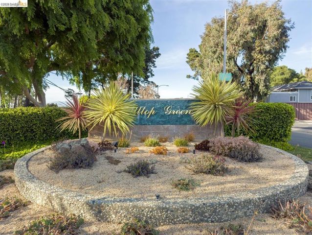 1144 Parkridge Dr, Richmond, CA 94803