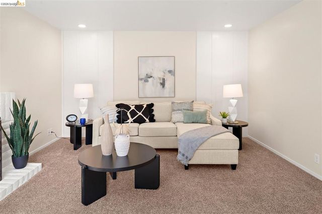 1144 Parkridge Dr, Richmond, CA 94803