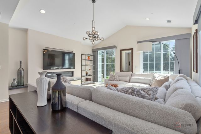 2240 Washington Drive, Northbrook, IL 60062