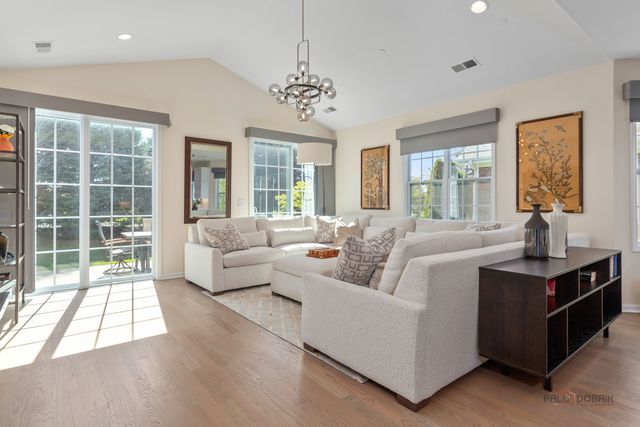 2240 Washington Drive, Northbrook, IL 60062