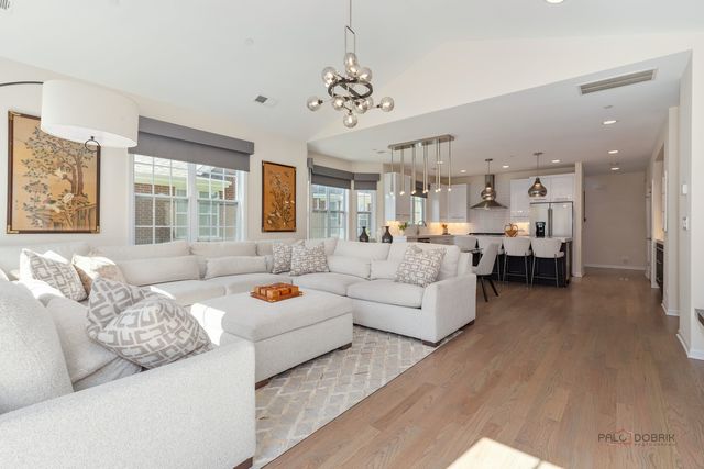 2240 Washington Drive, Northbrook, IL 60062