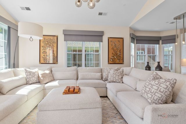 2240 Washington Drive, Northbrook, IL 60062