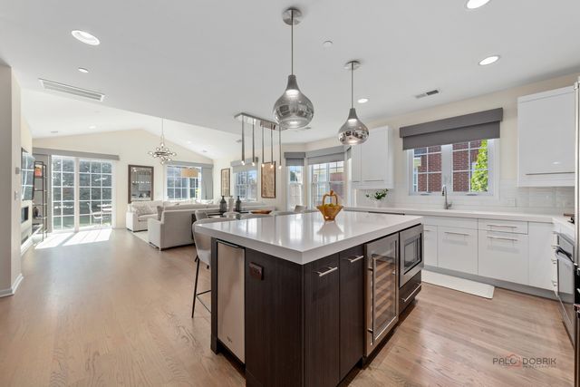 2240 Washington Drive, Northbrook, IL 60062