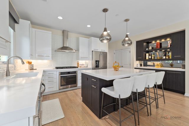 2240 Washington Drive, Northbrook, IL 60062