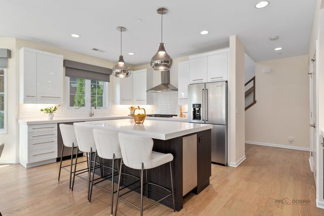 2240 Washington Drive, Northbrook, IL 60062