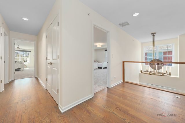 2240 Washington Drive, Northbrook, IL 60062