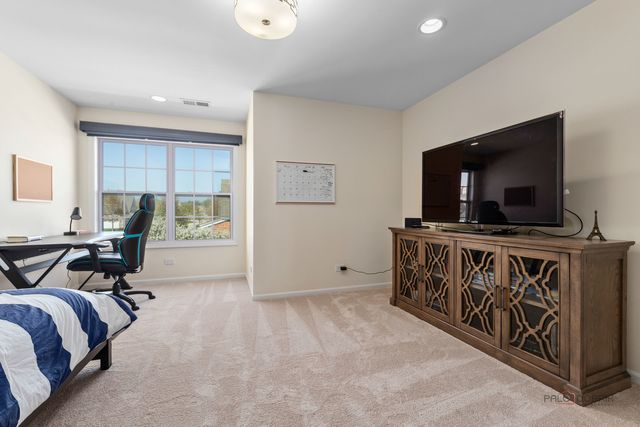 2240 Washington Drive, Northbrook, IL 60062