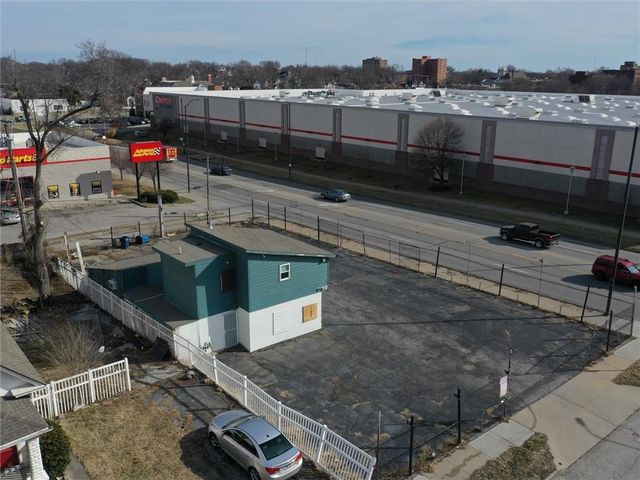 300 E Linwood Boulevard, Kansas City, MO 64111