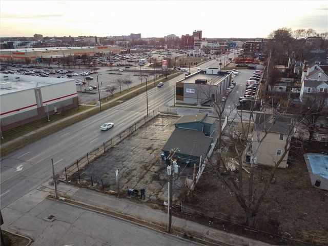 300 E Linwood Boulevard, Kansas City, MO 64111
