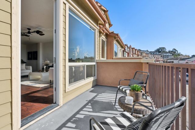 6466 Bayview Dr, Oakland, CA 94605