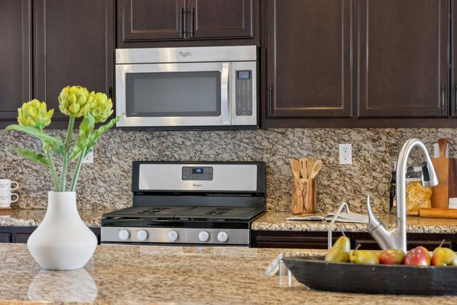 6466 Bayview Dr, Oakland, CA 94605