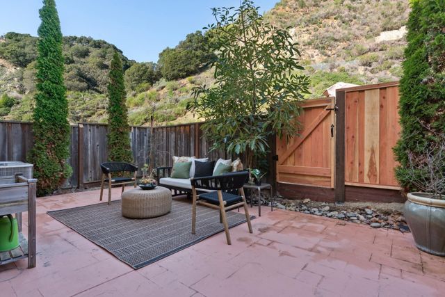 6466 Bayview Dr, Oakland, CA 94605