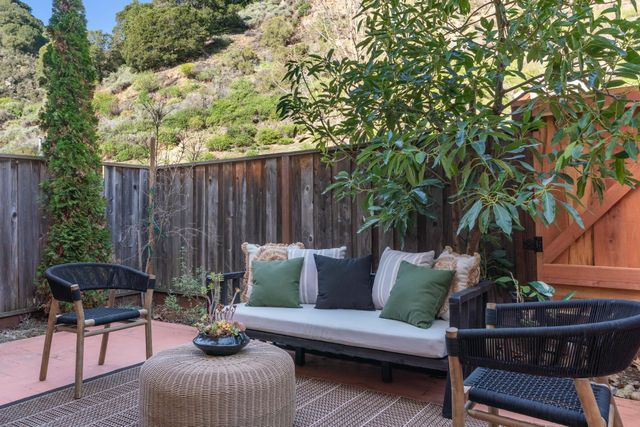 6466 Bayview Dr, Oakland, CA 94605