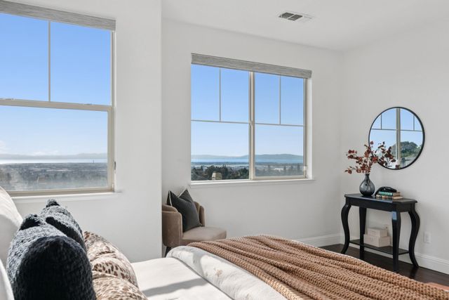 6466 Bayview Dr, Oakland, CA 94605