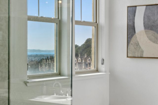 6466 Bayview Dr, Oakland, CA 94605