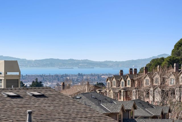 6466 Bayview Dr, Oakland, CA 94605