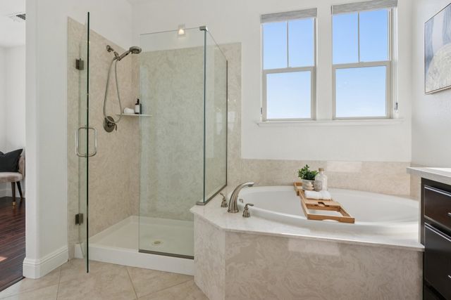 6466 Bayview Dr, Oakland, CA 94605