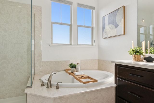 6466 Bayview Dr, Oakland, CA 94605