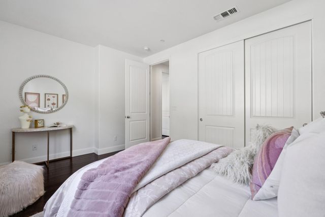 6466 Bayview Dr, Oakland, CA 94605