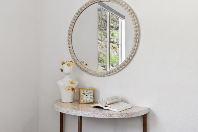 6466 Bayview Dr, Oakland, CA 94605