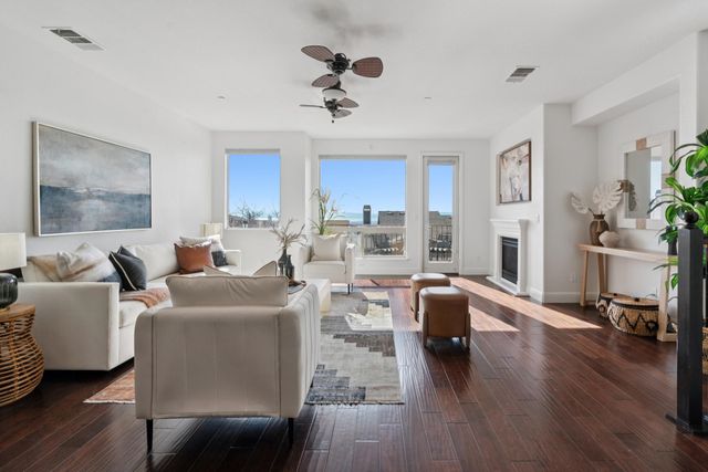 6466 Bayview Dr, Oakland, CA 94605