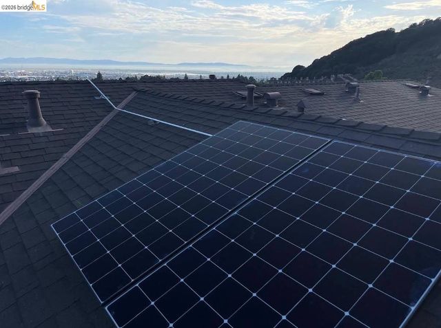 6466 Bayview Dr, Oakland, CA 94605