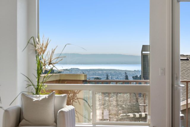 6466 Bayview Dr, Oakland, CA 94605